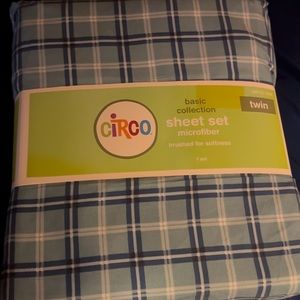Nwt circo basic sheets size twin